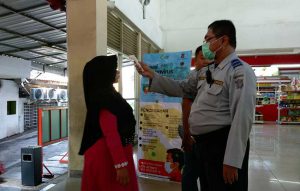 Cegah Covid-19 Jasa Raharja Jatim Bagi Masker & Hand Sanitizer