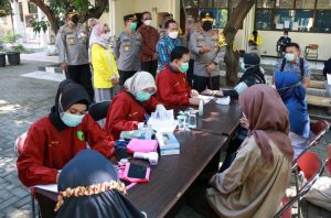 Kapolda Jatim Cek Vaksinasi di Kampus Ubhara Surabaya